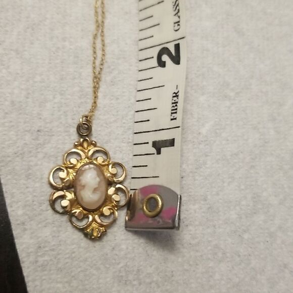 Vintage cameo pendent with 12k gold chain - Picture 13 of 13